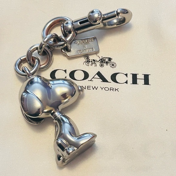 Coach x Peanuts Snoopy Keychain/ Bag Charm - Picture 4 of 16